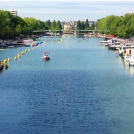 Superbe Centre Bord Bassin De La